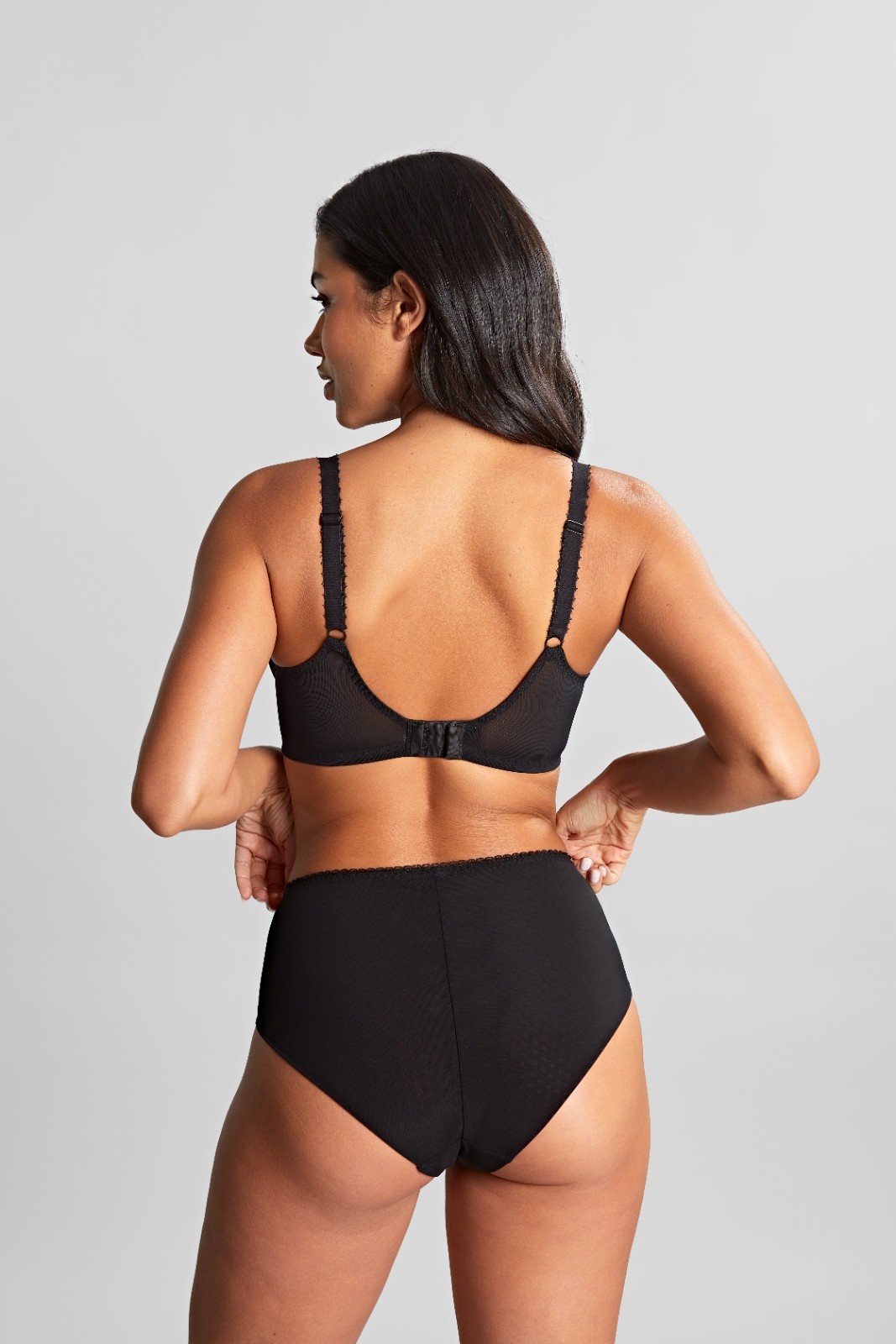 Cueca de Cintura Alta com Bordados Florais Meadow Black 2