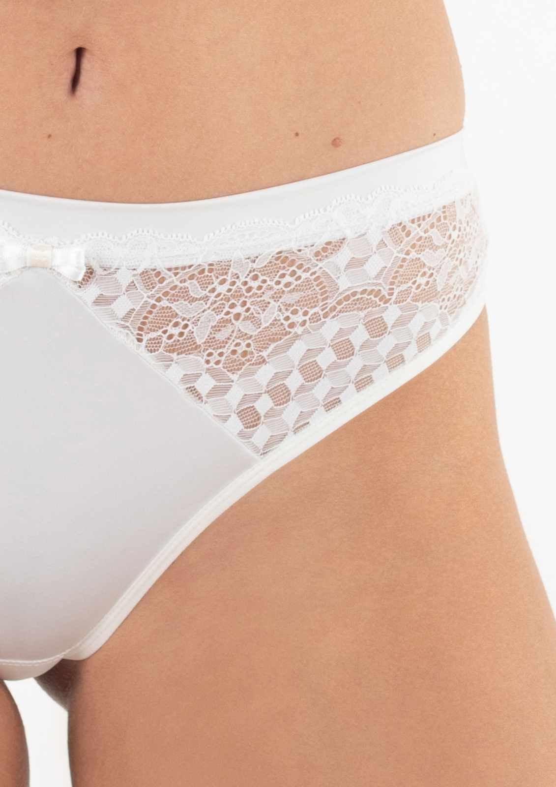 Cueca Asa Delta Rendada de Cintura Média Rosalia White 2